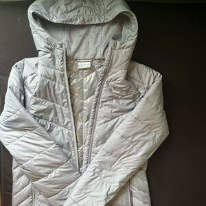 Columbia woman, small, gray heavenly hooded jacket
With Omni heat